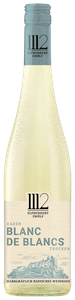 Ein ansprechendes Weinflaschen-Design, das die Qualität des 'Blanc de Blancs' betont und die Tradition des Weinhauses widerspiegelt.
