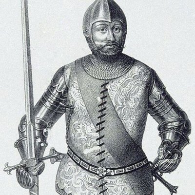 Ein Ritter in voller Rüstung steht stolz mit einem Schwert in der Hand, sein Gesicht zeigt Entschlossenheit und Stärke.
